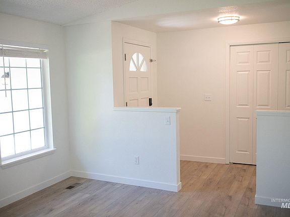 3rd image of 10423 W Barnsdale Dr