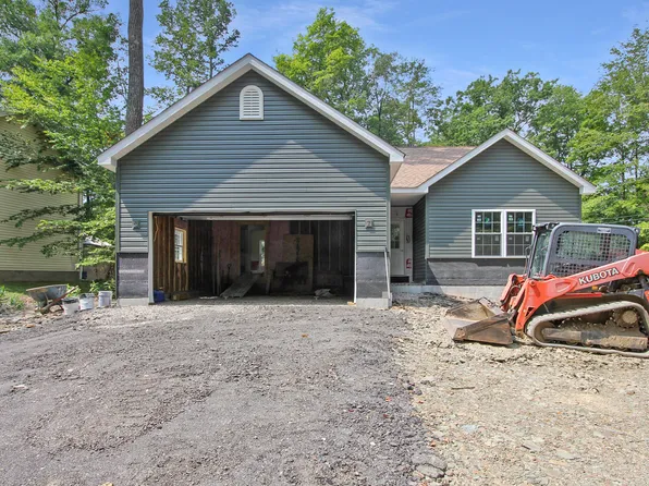 22 Basil Rock Ct, Du Bois, PA 15801