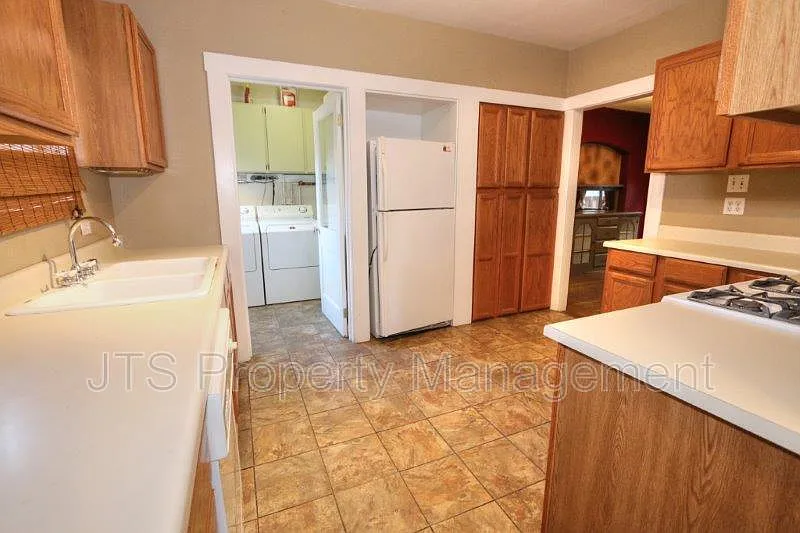 2 bed, 1.0 bath, 1120 sqft, $1,995 — Photo 4