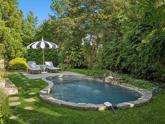 4th image of 62 Middle Pond Rd