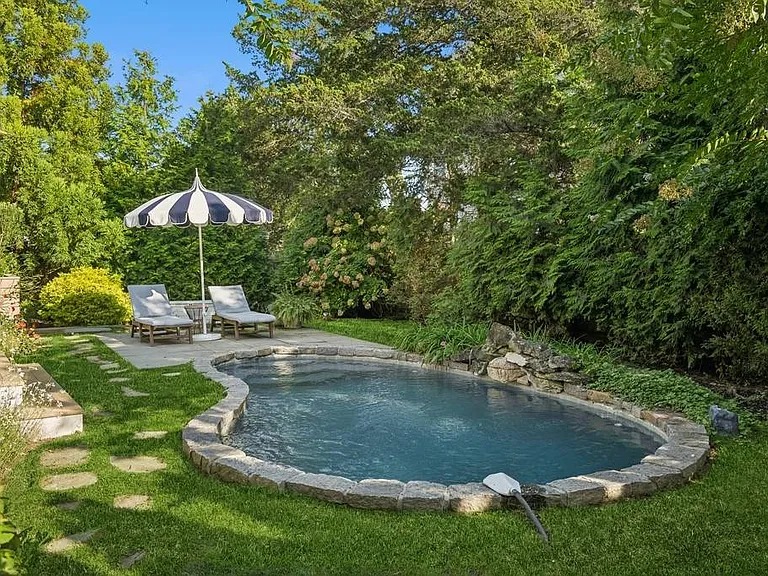 62 Middle Pond Rd — Photo 4