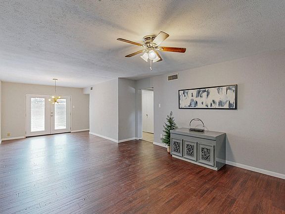 2nd image of 13818 Methuen Green Ln