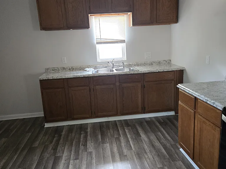 724 E 1st Ave — Photo 6