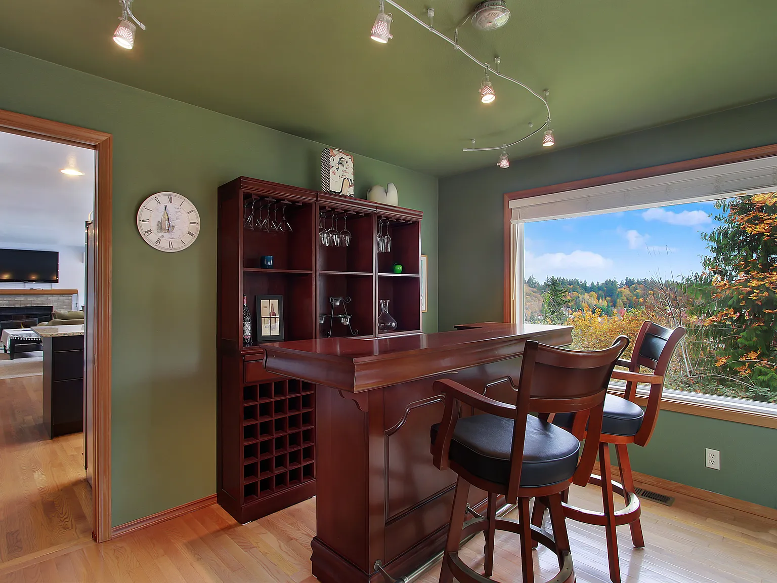 3 bed, 1998 sqft, $5,295 — Photo 1