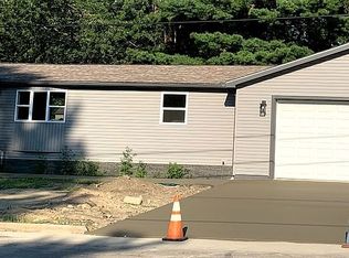 375 Russell Ave, Cortland, OH