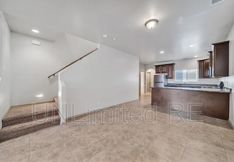 2805 S Flagstone Ln — Photo 4