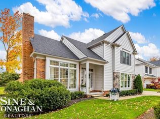 936 Lochmoor Pl, Grosse Pointe, MI