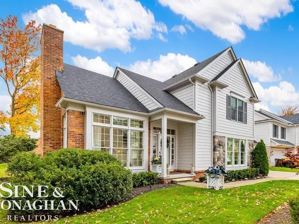 936 Lochmoor Pl, Grosse Pointe, MI 48236