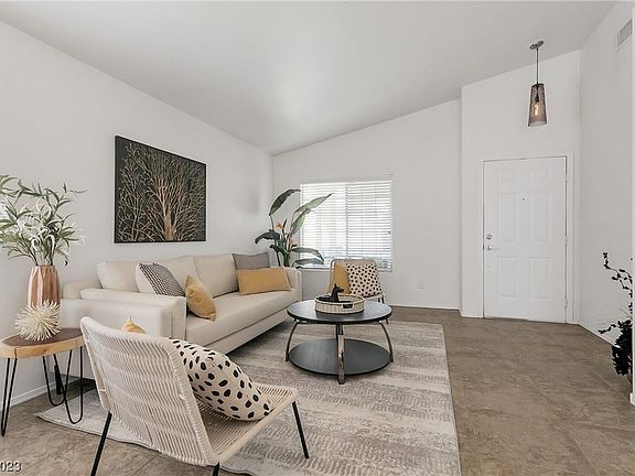 4th image of 70 Tanglewood Dr