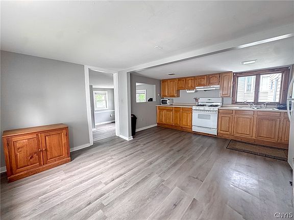 4th image of 73 Groton Ave #69-71