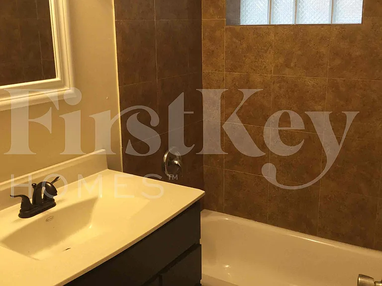 8044 S Maplewood Ave — Photo 18