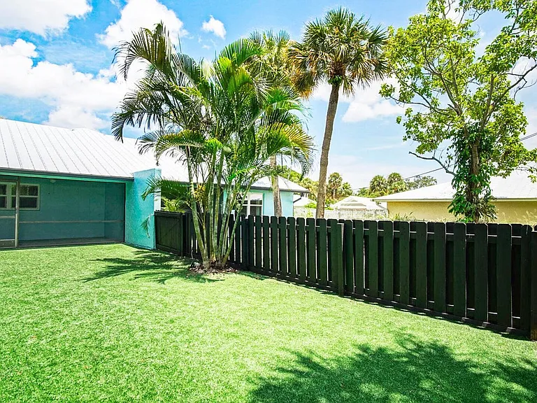 2132 Pelican Ter — Photo 17
