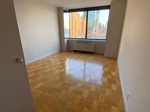 3rd image of 415 E 37th St APT 15H