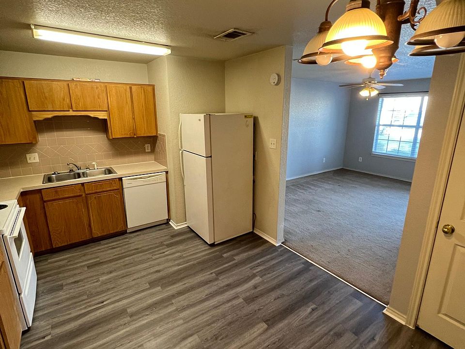 1st image of 204 Meadowview Ln #B