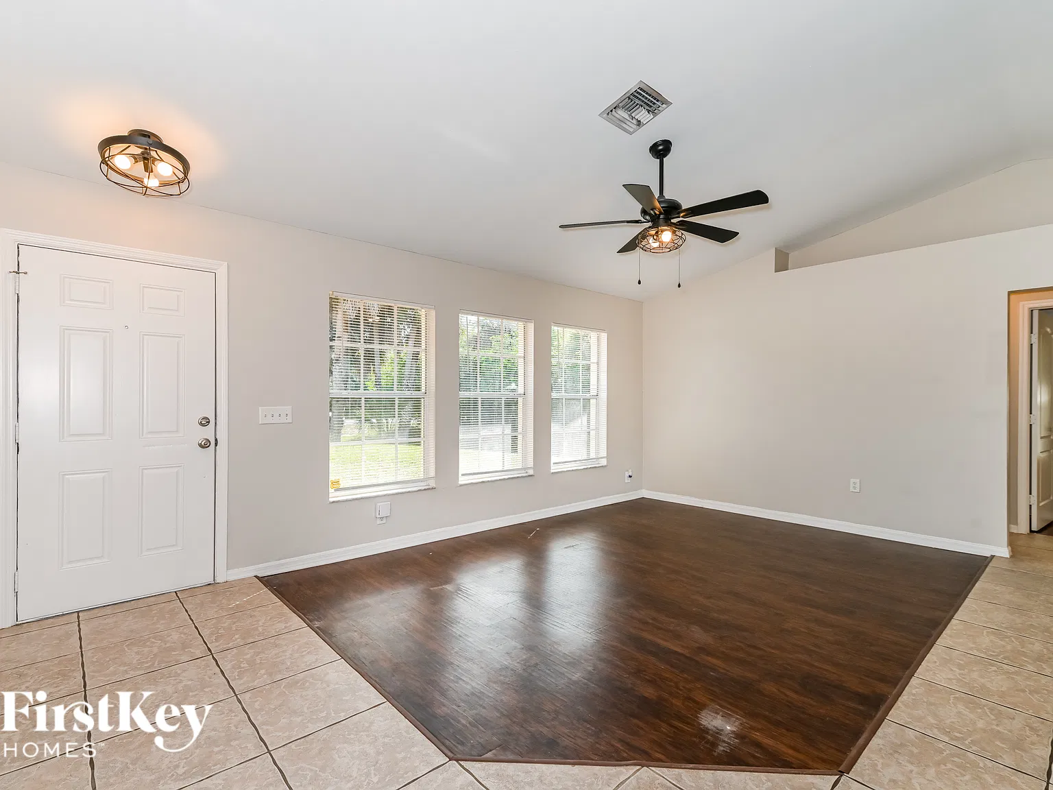 3 bed, 2.0 bath, 1137 sqft, $2,590 — Photo 3