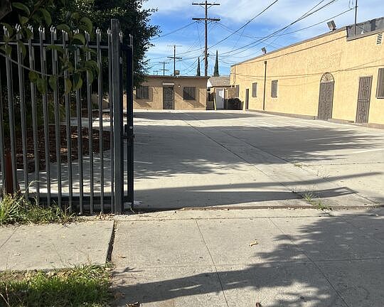 3rd image of 6617 S San Pedro St