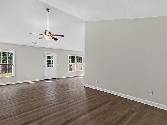 5th image of 156 Cotillion Cres