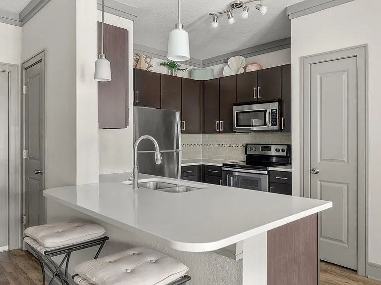 Luxe Lakewood Ranch - Kitchen