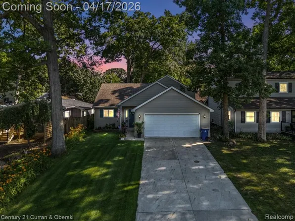 3633 Richmond St, Waterford, MI 48328