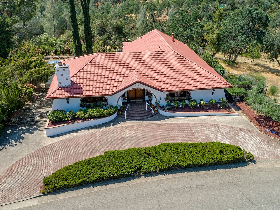 1st image of 615 Royal Oaks Dr