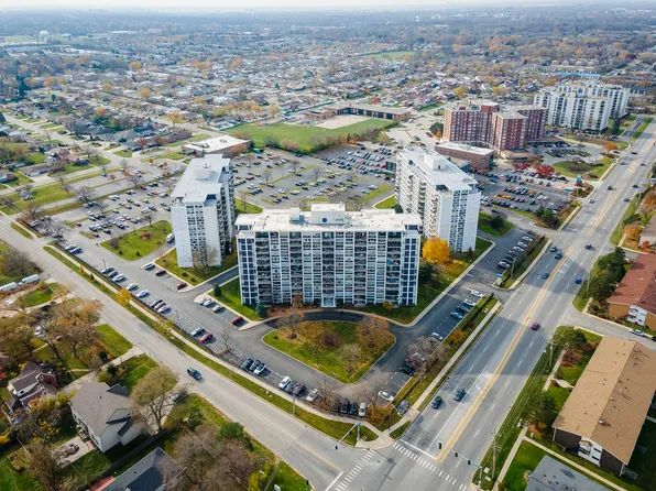 8801 W Golf Rd APT 3A, Niles, IL 60714