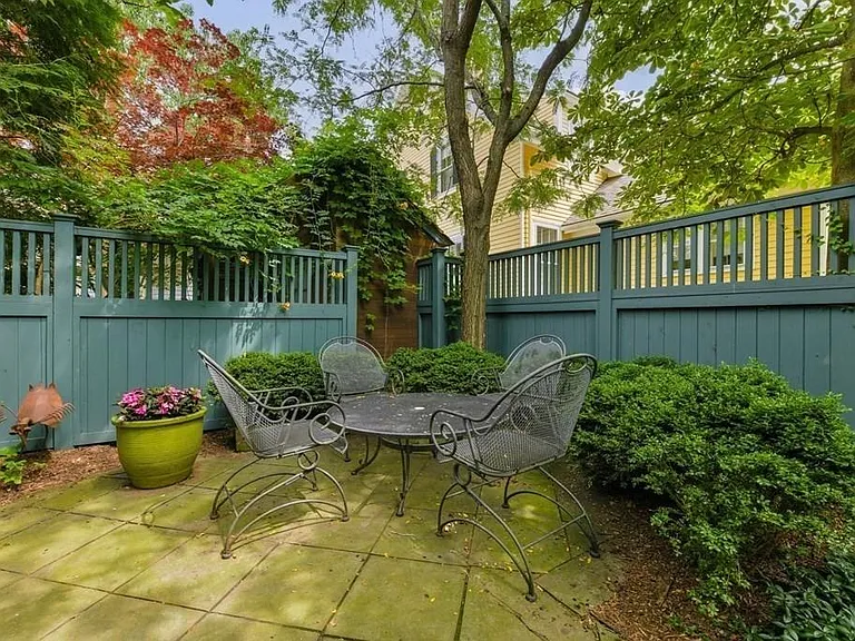 14 Ash St — Photo 23