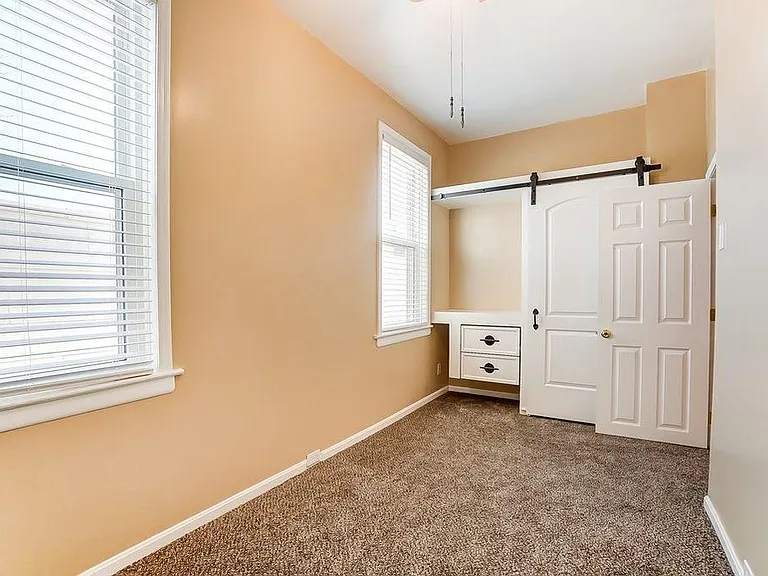 513 Thornton St — Photo 12