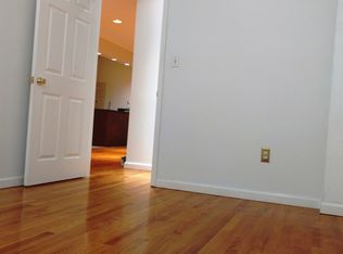 697 Grand St #2L, Brooklyn, NY 11211