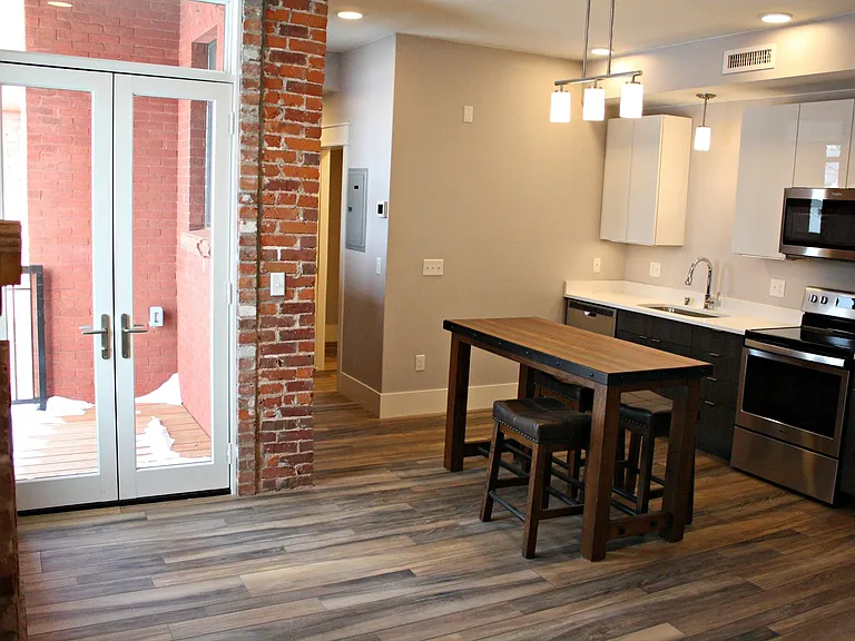 1509 E Superior St — Photo 15