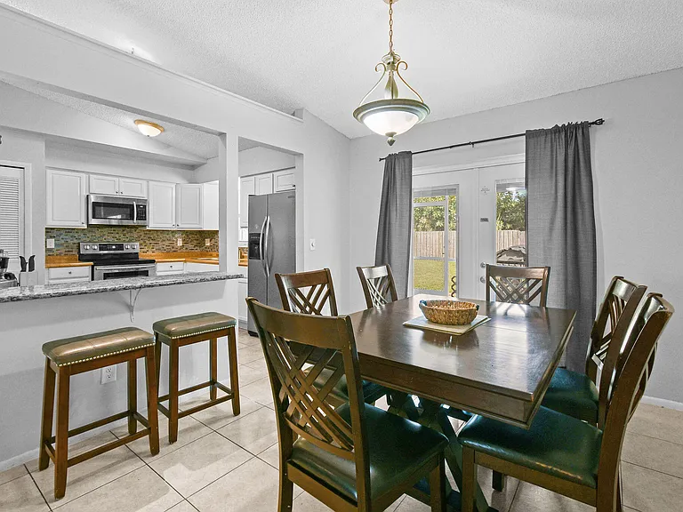 767 SE Chaloupe Ave — Photo 5
