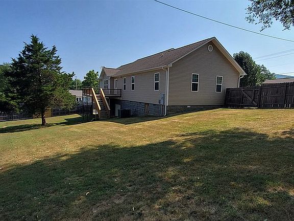 4th image of 516 Westpine Dr