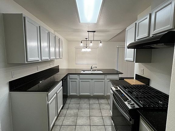 3rd image of 3920 E Oak Ave