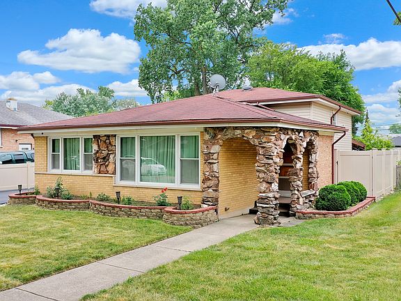 4th image of 8832 S 55th Ct
