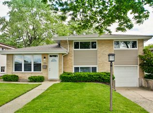 705 N Forest Ave, Mount Prospect, IL 60056