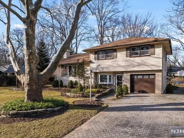 600 Sloat Pl, River Vale, NJ 07675