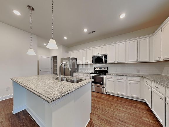 4th image of 4934 Trayton Ave