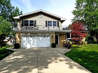 314 Summit Ct, Schaumburg, IL 60193