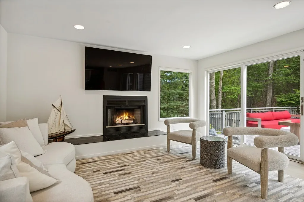 New To Market, 6bedrooms New Furniture! Pool Pictures Coming Soon — Photo 2