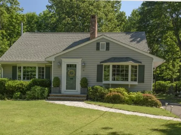 41 Oak Ln, Essex Fells, NJ 07021