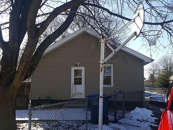 3rd image of 525 Hughes Ave