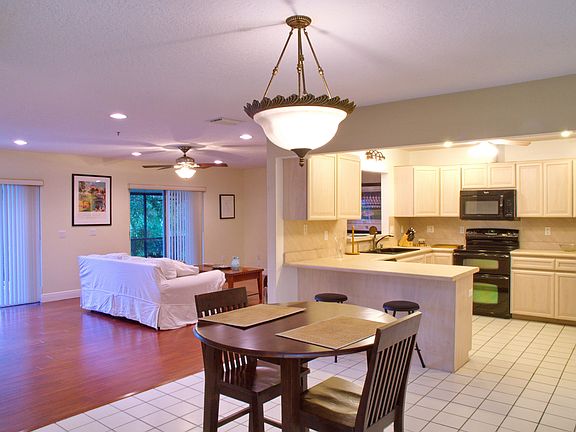 4th image of 2811 SE Eagle Drive