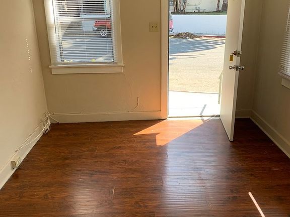 3rd image of 531 Cedar St