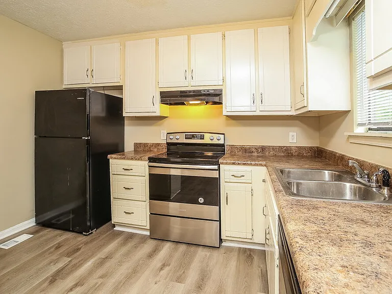 2597 Carol Cir — Photo 7
