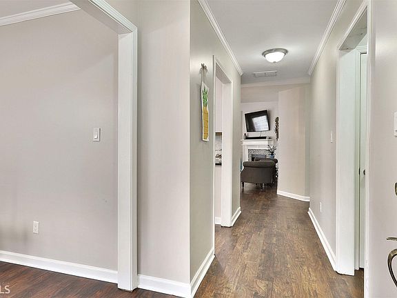 5th image of 121 Clarin Way