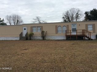 127 Washington Ave, Newport, NC 28570