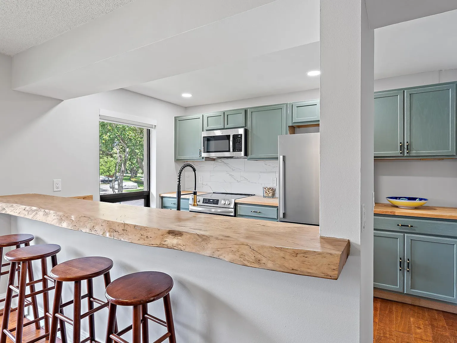 2 bed, 2.0 bath, 1366 sqft, $8,500 — Photo 4
