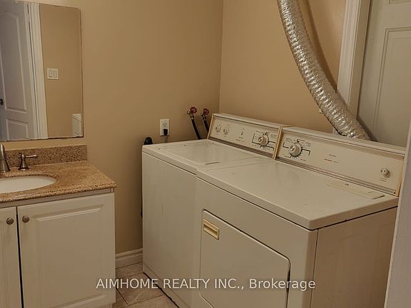 3rd image of 39 Keyworth Trl