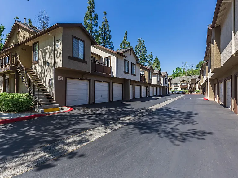 Emerald Court Apartment Homes — Photo 9