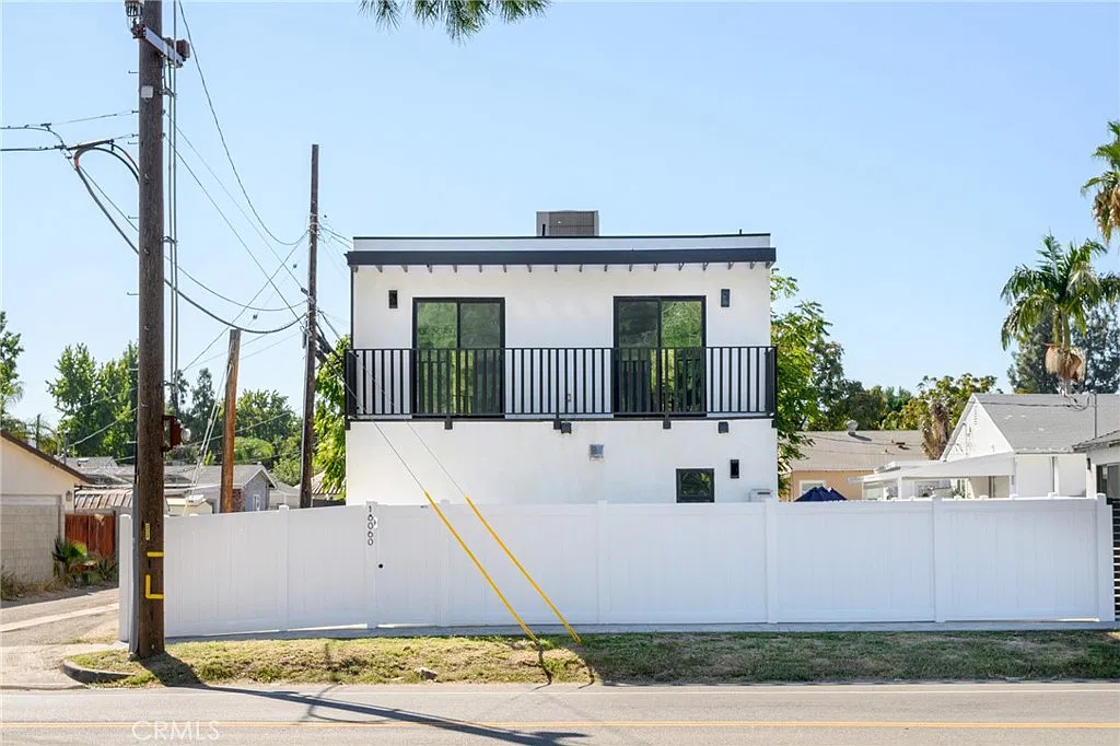 3 bed, 1266 sqft, $3,750 — Photo 3