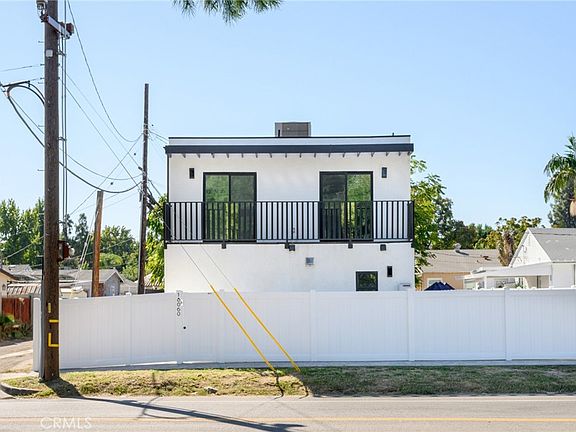 3rd image of 18060 Oxnard St